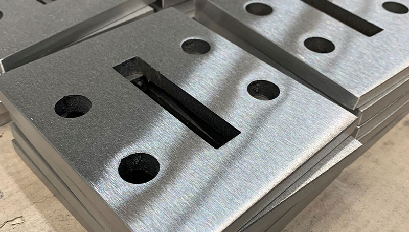 https://vangeenen-polishing.com/wp-content/uploads/2021/08/Stainless-steel-Laserparts-ground-base-plates.jpg