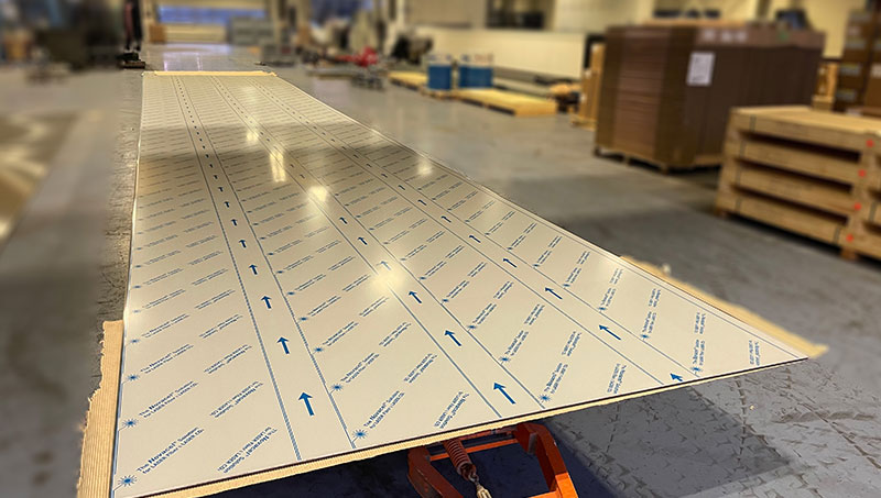 Foiling large plates is also no problem for us.