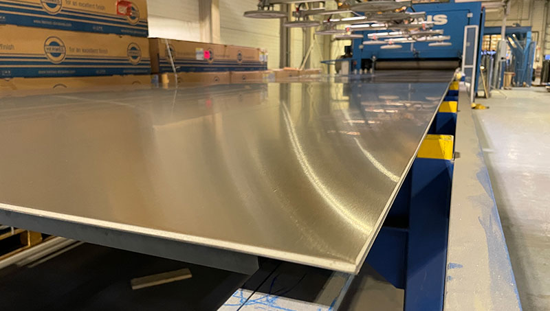 We can polish large plates without any problems.